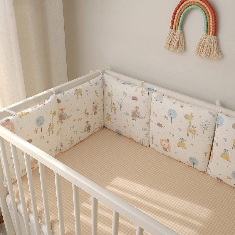 Embroidered cotton bed bumper with cartoon design for baby